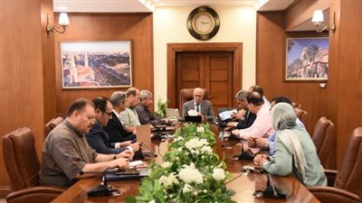 محافظ بورسعيد يستعرض مستجدات العمل بعدد من المشروعات الجاري تنفيذها