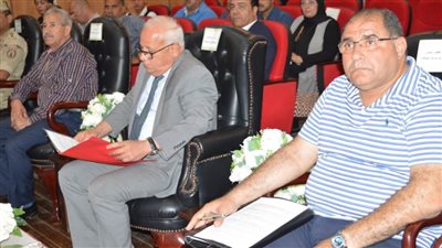 محافظ بورسعيد يناقش استعدادات المحافظة لعقد امتحانات الثانوية العامة