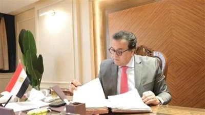 د. خالد عبد الغفار يستعرض تقريرًا عن حصاد أداء معهد إعداد القادة في 2021/2022