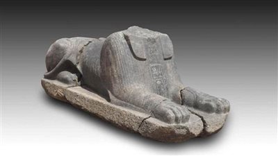 الكشف عن كتل حجرية من عهد الملك خوفو بمعبد الشمس في هليوبليس (صور)