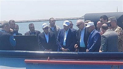 بالصور رئيس الوزراء يتفقد أعمال تطويرالأرصفة الغربية والمعامل المركزية بميناء شرق بورسعيد