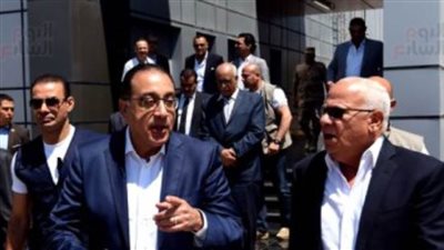 رئيس الوزراء: نحرص على تقديم مختلف الحوافز للشركات لتوطين صناعة السيارات