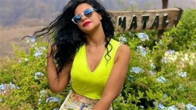 مروة الأزلى بإطلالة صيفية فى أحدث ظهور