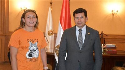 وزير الرياضة يبحث استعدادات اللاعبة 