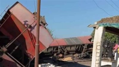 السكة الحديد: حادث قطار بضائع البحيرة لم يؤثر على الحركة.. والخط مخصص للبضائع