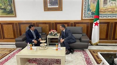 وزير الرياضة يصل الجزائر لحضور افتتاح بطولة ألعاب البحر المتوسط (صور)