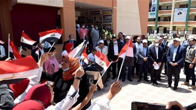 رئيس الوزراء يتفقد مشروعات 