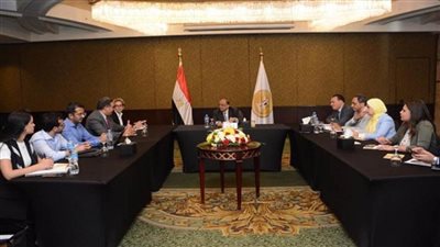 وزير التنمية المحلية يتابع مع وفد البنك الدولي مستجدات برنامج تنمية الصعيد (صور)