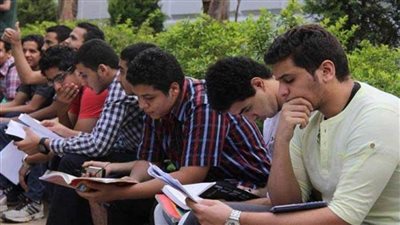 طلاب الثانوية العامة يبدأون امتحان اللغة العربية
