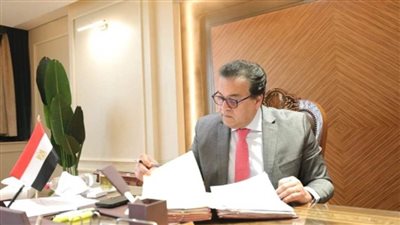 د. خالد عبد الغفار يستعرض تقريرًا عن حصاد أداء معهد تيودور بلهارس في 2021/2022