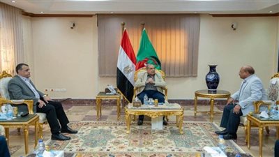 وزير الإنتاج الحربي يتفقد شركتي أبو زعبل للصناعات المتخصصة وأبو زعبل للكيماويات المتخصصة (صور)