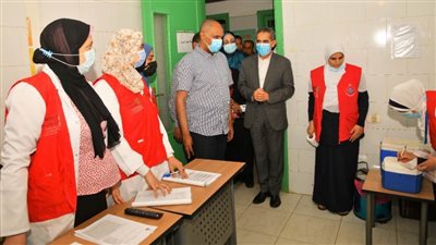 احتفالاً بـ 30 يونيو  محافظ الغربية يفتتح أولى القوافل الطبية المجانية بالوحدة الصحية بشوبر
