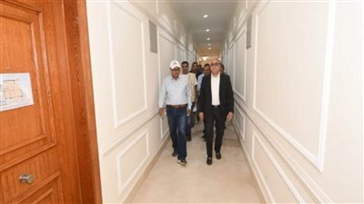 وزير الإسكان يتفقد الحى السكني الخامس