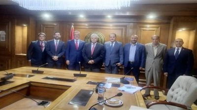 د. خالد عبد الغفار يستعرض تقريرًا عن لقاء وفد جامعة نبراسكا الأمريكية (صور)