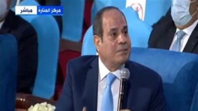 الرئيس السيسي: رغيف الخبز بيتكلف 75-80 قرش وبيتباع بـ 5 قروش