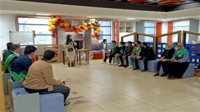 د. خالد عبدالغفار يستعرض تقريرًا عن الزيارات الميدانية لطلاب الذكاء الاصطناعي للمدن الذكية