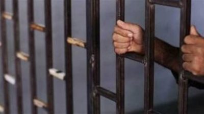 حبس موظف متهم بسرقة 