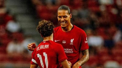 ليفربول يحتفي بارتداء محمد صلاح شارة قيادة الريدز