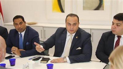 رئيس هيئة الرعاية الصحية يلتقي سفير فنلندا بالقاهرة لبحث سبل التعاون (صور)