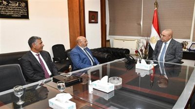 وزير الإسكان يستعرض المسودة النهائية لمشروع إعداد المواصفات الفنية وكراسة الشروط العامة الموحدة لمشروعات المياه والصرف