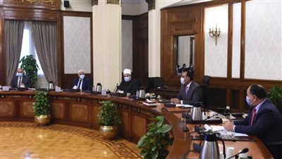 رئيس الوزراء يتابع تطوير آليات إدارة استثمارات المؤسسات الحكومية في سوق الأسهم