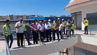 محافظ بورسعيد يتابع الاستعدادات النهائية لافتتاح مول الملابس المستعملة 