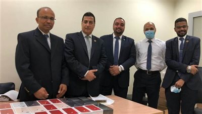 ضبط 43 آيفون مهربة مع راكب بمطار القاهرة