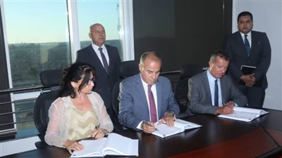 كامل الوزير يشهد توقيع اتفاقيتين في مجال النقل البحري