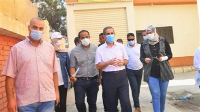 محافظ الغربية يتفقد مشروعات حياة كريمة في ٨ قرى بزفتي