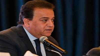 د. خالد عبد الغفار يستعرض تقريرًا عن برامج جامعة قنا الأهلية