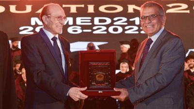  بالصور|  جامعة مصر للعلوم والتكنولوجيا تحتفل بتخرج دفعة جديدة من كلية الطب البشرى بحضور محمد صبحى