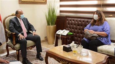 وزير التنمية المحلية يبحث مع وفد برنامج الأمم المتحدة للمستوطنات البشرية التعاون المشترك (صور)