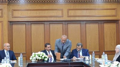 د. خالد عبد الغفار يستعرض تقريرًا عن توقيع بروتوكول تعاون بين القومية للاستشعار من البُعد والمركز القومي لبحوث الإسكان والبناء (صور)