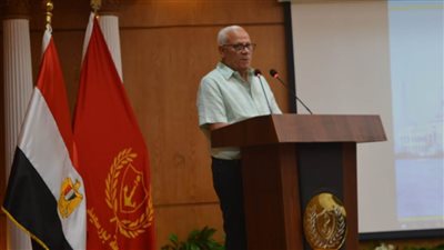 محافظ بورسعيد يناقش استعدادات المحافظة لاستقبال بطولة الجمهورية للشركات