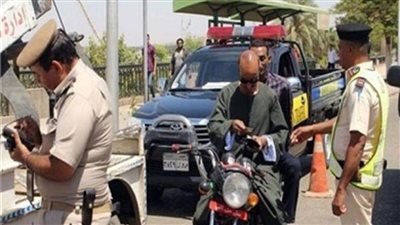 تحرير 1396 مخالفة لقائدي الدراجات النارية لعدم ارتدائهم الخوذة 