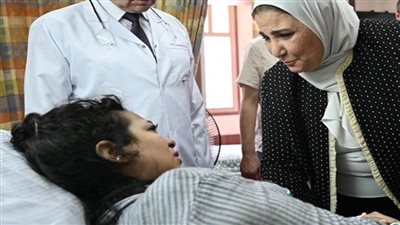 وزيرة التضامن تزور مصابي حادث كنيسة أبو سيفين بإمبابة بمستشفى العجوزة وإمبابة العام (صور)