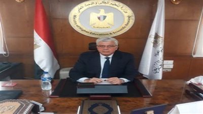 بالإنفوجراف | السيرة الذاتية للدكتور محمد أيمن عاشور وزير التعليم العالي الجديد
