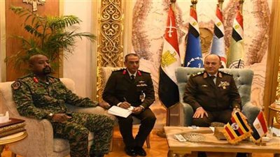 رئيس الأركان يوقع مذكرة تعاون عسكري مع نظيره من جمهورية القُمر المتحدة