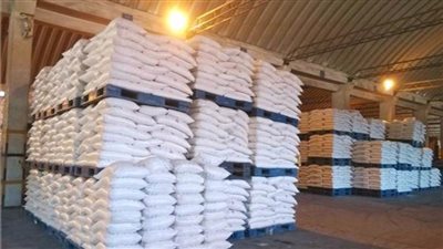 ضبط 280 طن أسمدة ومستحضرات تجميل وغازات صناعية مجهولة المصدر بالجيزة    