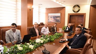 محافظ بورسعيد يناقش مقترح تطبيق منظومة حديثة لمتابعة الحالة المرورية ببورسعيد