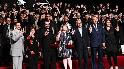 عاجل .. جامعة مصر تحتفل بتخرج دفعة جديدة من كلية التربية الخاصة بحضور مجدى كامل ومها أحمد 