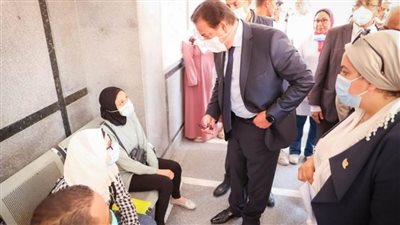 د.خالد عبد الغفار  يزور غرف المرضى بمستشفى شرق الإسكندرية للاطمئنان على جودة الخدمات الطبية