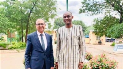 سفير مصر ببوركينا فاسو يبحث مع وزراء الطاقة والاقتصاد والبنية التحتية ترتيبات استضافة مصرCOP 27