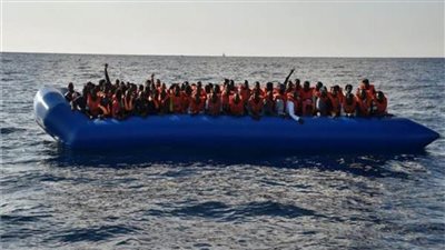 اختفاء 50 مهاجرا بعد تحطم قارب بالقرب من اليونان 