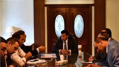 وزير الرياضة يلتقي برئيس اتحاد الشراع  