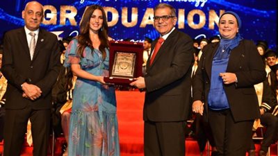  جامعة مصر للعلوم والتكنولوجيا تكرم درة.. والنجمة تؤكد: فخورة بتكريمى من صرح كبير