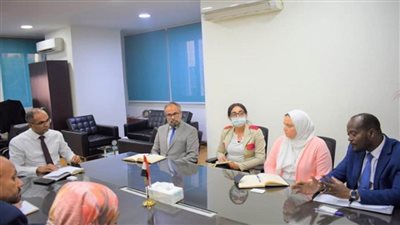 نائب وزير الإسكان للبنية الأساسية يناقش مع بعثة البنك الدولي المشروعات ذات الأولوية في قطاع المياه والصرف الصحي (صور)