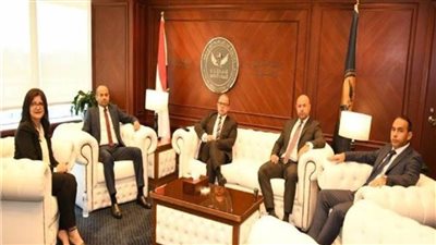 رئيس البورصة يشكر «الرقابة المالية» على جهودها فى تطوير سوق المال الوطنى 