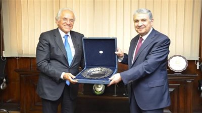 وزير الكهرباء يلتقي رئيس اتحاد الشركات اليونانية لبحث سبل التعاون (صور)
