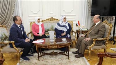 محافظ القاهرة يستقبل «نجلاء» الحاصلة على وسام رئيس الجمهورية 